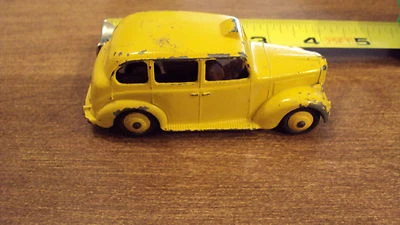 DINKY SPECIAL - YELLOW AUSTIN TAXI with DRIVER - Just A Great Dinky car  - Image 1 of 4