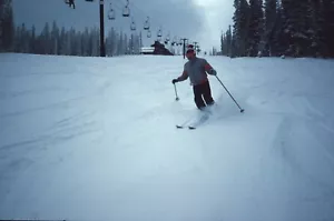1982 Man Skiing Down Slope Ski Resort Ski Lift 80s Vintage 35mm Slide - Picture 1 of 3