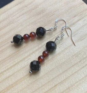 Pendientes de cuentas faceta granate rojo turmalina negra natural hechos a mano curativos - Imagen 1 de 2