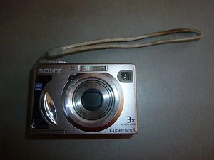 Sony DSC-W5 DSCW5 5.1-MP Point Shoot Digital Camera,great Used Working Condition - Picture 1 of 10