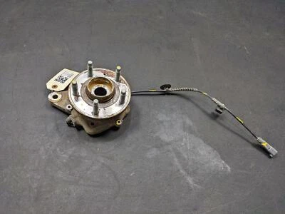 Suspensión trasera izquierda nudillo con buje Chevrolet Trax 13588470 2017 2015 2016-2022 Foto 1 de 4