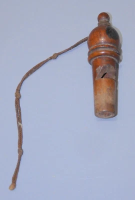 - JOLI ANCIEN SIFFLET BOIS BELLE PATINE FONCTIONNE COLLECTION VITRINE   D - Photo 1/4