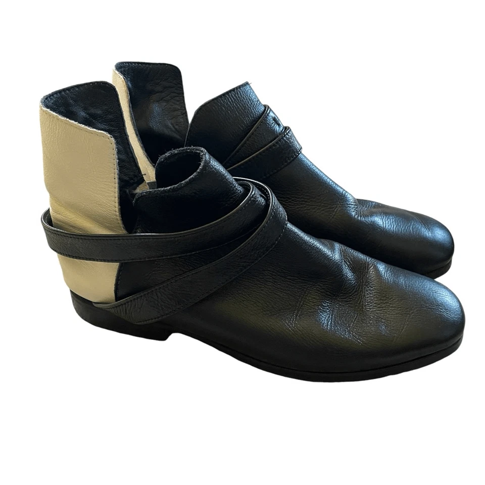 Botas de tornozelo de couro Newbark Shoes alça transversal de dois tons - Imagem 1 de 4