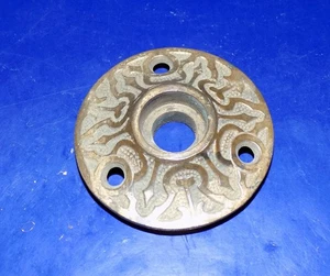Antigua roseta de pomo de puerta Eastlake de latón o bronce de 2" - Imagen 1 de 3