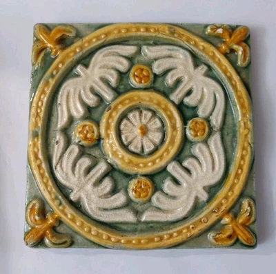 Antiguo azulejo medallón floral de cerámica esmaltado mayólica huevo y espinaca vintage 83/4" Foto 1 de 4