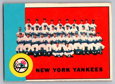 1963 TOPPS #247 NEW YORK YANKEES TEAM CARD W/MANTLE/FORD/MARIS/BERRA - Image 1 of 3