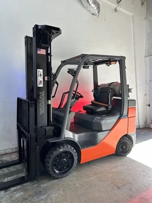 Empilhadeira 2020 Toyota 8FGCU30 6.000 lb capacidade 3 estágios mastro garantia de mudança lateral - Imagem 1 de 4