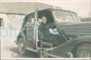 post WW2 HMS Peewit WRNS Woman's Photo Sheeze at car 1946 - Picture 1 of 2