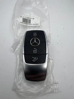 NEW OEM MERCEDES BENZ SMART KEY FOB KEYLESS ENTRY REMOTE NBGDM3 A1779055806 - Image 1 of 4