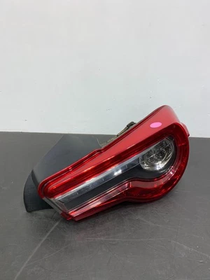 Subaru BRZ Performance 2017 OEM pasajero derecha LED luz trasera lámpara trasera usada Foto 1 de 4