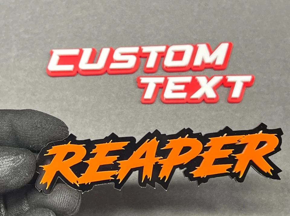 Insignia emblema acrílico coche corte lazer personalizada MULTICOLOR nombres de texto personalizados. Foto 1 de 4