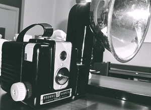 Kodak Brownie Hawkeye Camera Flash Model 620 Film Decorative As Is Untested - Picture 1 of 3