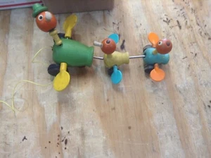 ANTIQUE Fisher Price Pull Along Ducks - Picture 1 of 4
