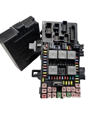 2006 Ford Expedition Navigator OEM Fuse Box Relay Center Cab Module 6L1T14A067BC - Image 1 of 4