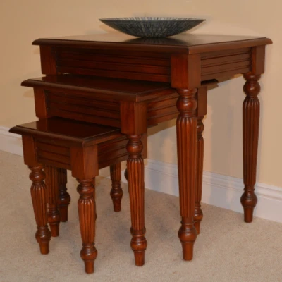LOCK STOCK AND BARREL FURNITURE Pillar Nest of Tables | Solid Mahogany | Traditional Style | 3 Tables NEW T061