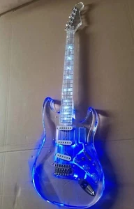 Guitarra Eléctrica Acrílica de 6 Cuerdas Diapasón Acrílico Luz Azul Pastilla Única - Imagen 1 de 6
