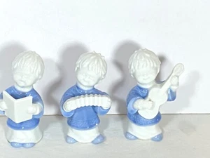 Vintage Inarco Glazed Ceramic Figures Blue & White Child Musicians MCM - Picture 1 of 7