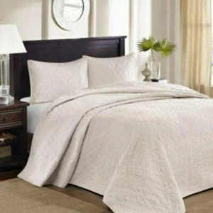 NWT Madison Park QUEBEC Cream Quilted bedspread - Picture 1 of 7