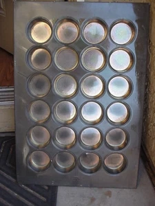 Commercial Bakery Chicago Metallic 8260 Muffin Pan USED Ships the Same Day - Picture 1 of 3