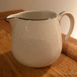 Noritake Montblanc Creamer 7527 White Floral Wreath Platinum Trim Vintage NWOB - Picture 1 of 6