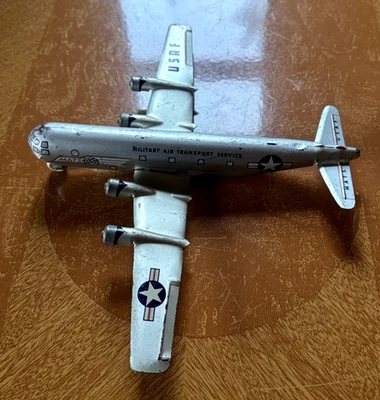 ALFOMBRILLAS SVC VINTAGE DE ESTAÑO/ACERO PRENSADO DE LA Fuerza Aérea de los Estados Unidos transporte militar USAF ~ 443 Foto 1 de 4