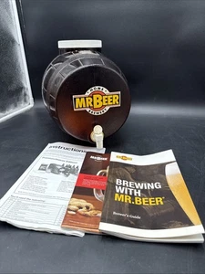 NUOVO Kit Birra Home Brewing 2 Galloni Marrone Plastica Fusto Barile Fermentatore - Foto 1 di 3