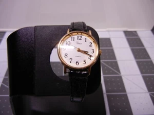 VINTAGE DAMEN TIMEX QUARZ UHR 377 BA CELL MODELL T80 MIT LEDERBAND - Bild 1 von 5