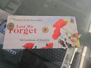 2012 Red Poppy UNC $2 Australian Coin on RSL Card "LEST WE FORGET" - Picture 1 of 5