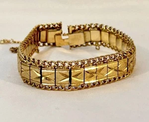 Exquisite Vintage Diamond Cut Gold Tone Flex Box Clasp Bracelet 7 ⅜” - Picture 1 of 22