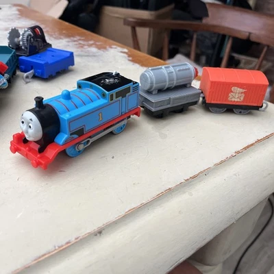 Fisher Price Thomas & Friends Trackmaster Trains Revolution Thomas & Carriages  Foto 1 de 3