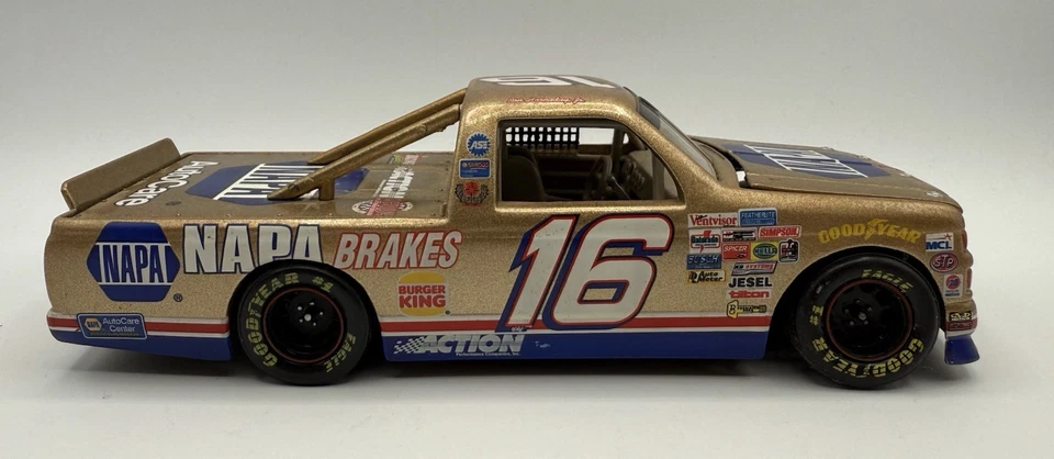 Camión de carreras Chevy Ron Hornaday Jr #16 Napa Gold escala 1:24 edición limitada acción Foto 1 de 4