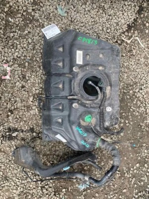 Toyota Yaris 2012-2018 conjunto de tanque de combustible hatchback fabricante de equipos originales usado Foto 1 de 2