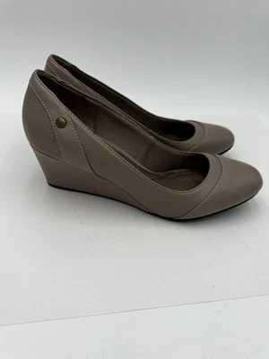 Beige Wedge Shoes Size 10 Womans Heels Life Stride Dream Classic Dress Holidays - Image 1 of 4