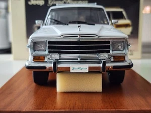 1:18 AutoArt Jeep Grand Wagoneer SUV White Diecast - Picture 1 of 8