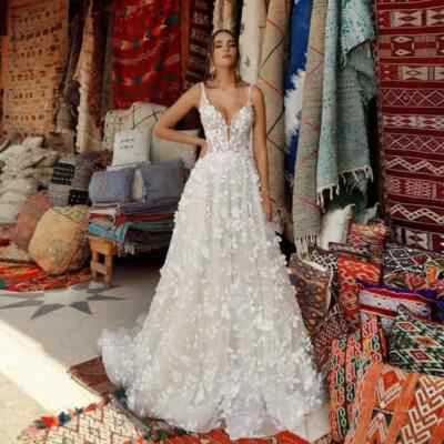 Vestido de novia simple línea A apliques 3D cuello en V profundo tirantes novias vestidos de matrimonio Foto 1 de 4