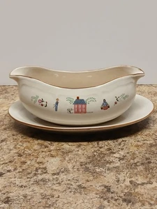 Newcor Steinzeug Sauciere mit Unterteller Vintage Bauernhaus Szene - Bild 1 von 8