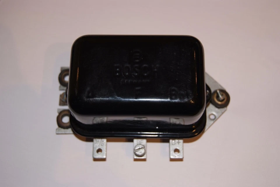 Regulador de tensión Porsche 356A Carrera, excelente estado probado listo para usar. Foto 1 de 4