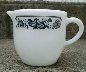 Vintage Pyrex 722 Creamer Old Town Blue Milk Glass - Picture 1 of 3