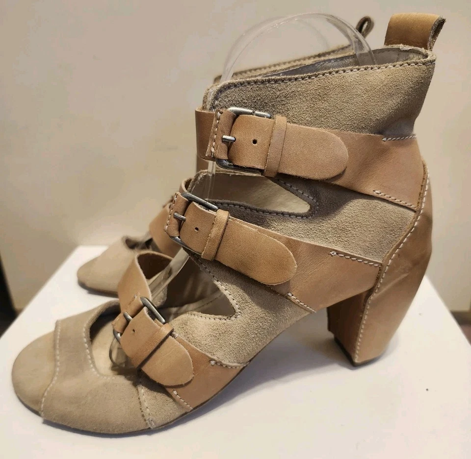 Zapatos de salón All Saints "Tamara" piedra gamuza/cuero bronceado hebilla punta abierta talla 8 $210 nuevos con etiquetas Foto 1 de 4