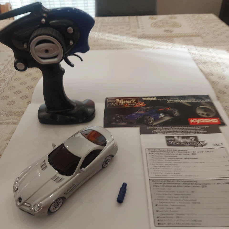 Kyosho Mini-Z Mercedes SLR McLaren Silber Mit Beleuchtung Als Set. - Bild 1 von 4