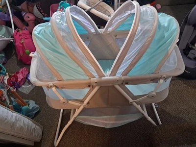 Dream On Me Karley Cuna Azul y Gris, Cuna Portátil Ligera para Bebé Foto 1 de 2