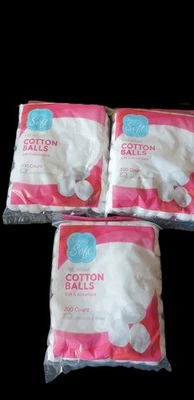 Bolas de algodón premium Simply Soft para removedor de esmalte facial y de uñas paquete de 3 de 200 quilates Foto 1 de 4