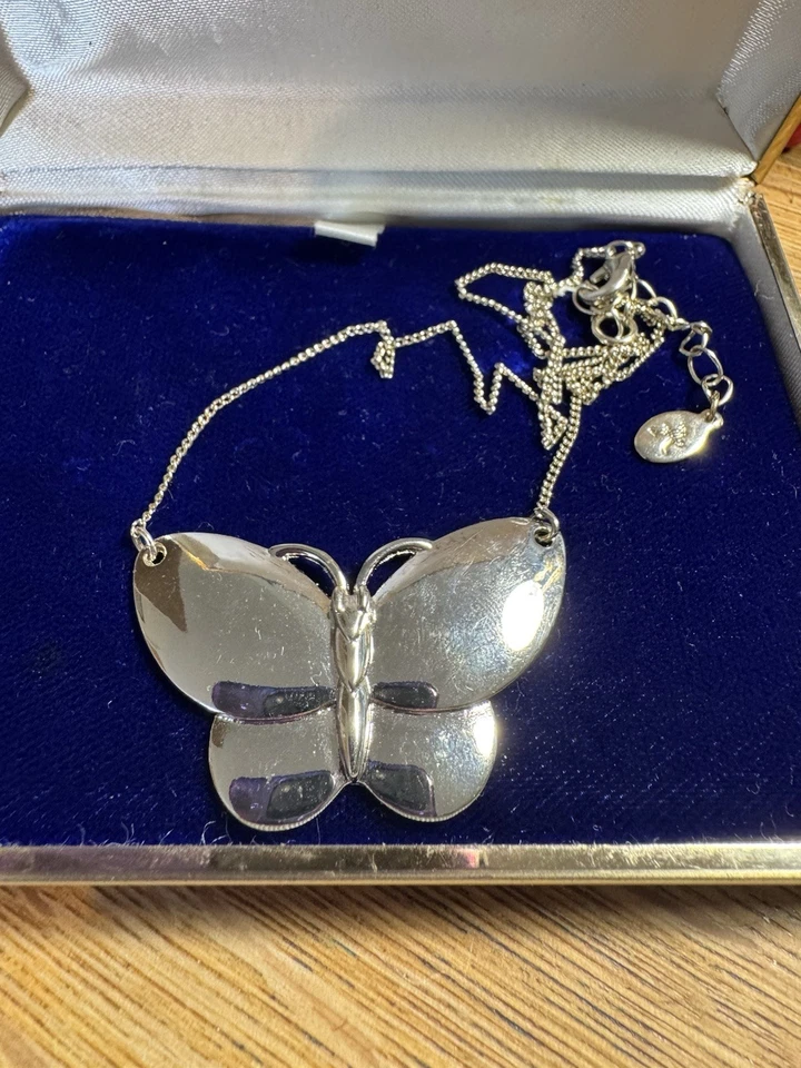 Moda Collar Pieza Distintiva Tono Dorado Grande Mariposa Colgante Accesorio Foto 1 de 3