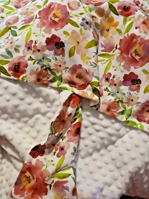 Funda de asiento de coche floral bebé niña-usada dos veces. Hermosos vibrantes ROSAS Y VERDES Foto 1 de 4