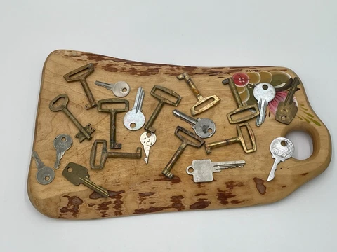 Old vintage brass and metal keys set of 20 Cover