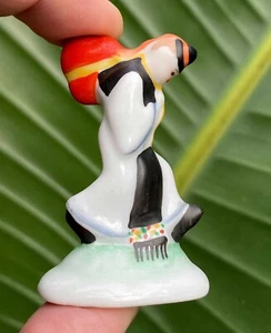 Vintage HEREND Hungary Hand Painted Boy with Red Heart Mini Figurine 2-1/4” EXC! - Picture 1 of 11