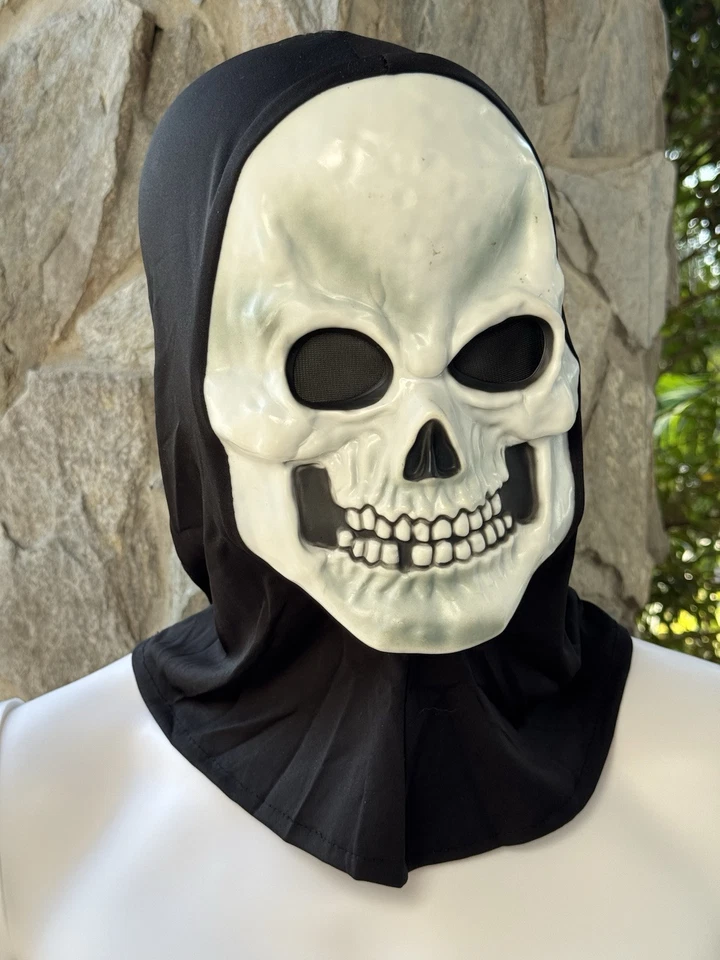 Vintage Easter Unlimited (Fun World) Fearsome Faces Skull Skeleton Cowl Mask EUC - Image 1 of 4