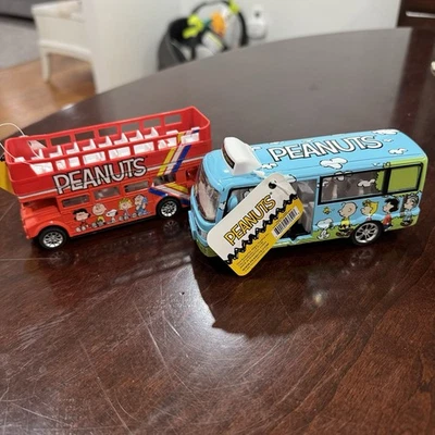 PEANUTS Snoopy Die-Cast Metal Bus Set – London Double Decker & Blue School Bus - Image 1 of 4
