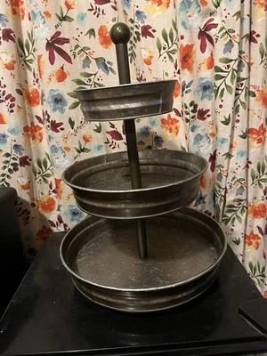 Bandeja metálica en capas Foto 1 de 2