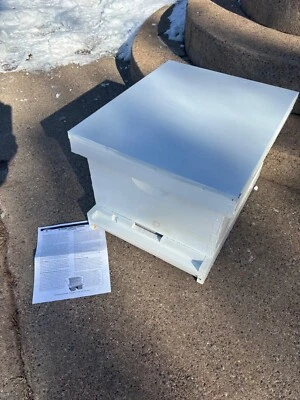 Little Giant Beehive 10 framed complete beehive - Image 1 of 3